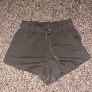 Lululemon inner glow short